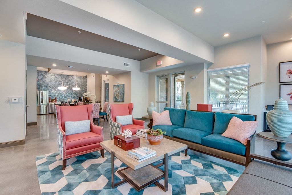 Tallahassee Apartments - Apalachee Point - community clubhouse with cozy couches and tables