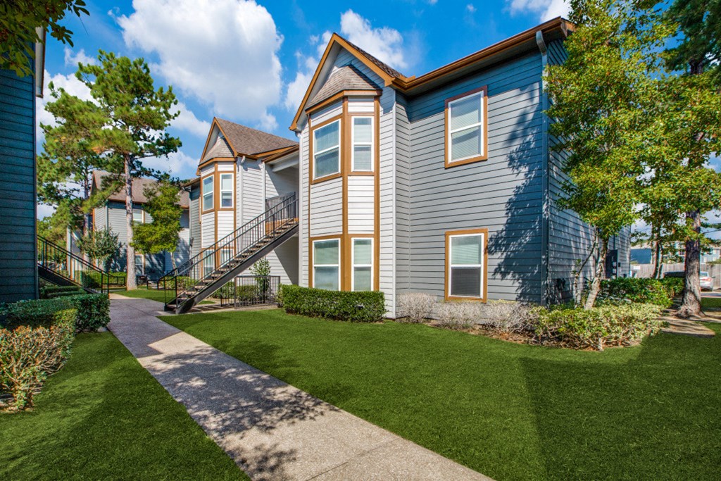 Apartments In Beaumont, TX for Rent – Breakwater Bay - exterior view of community building.