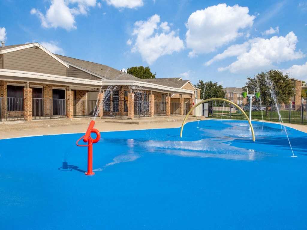 Monarch Pass Apartments in Fort Worth 76119 photo of  splash pad