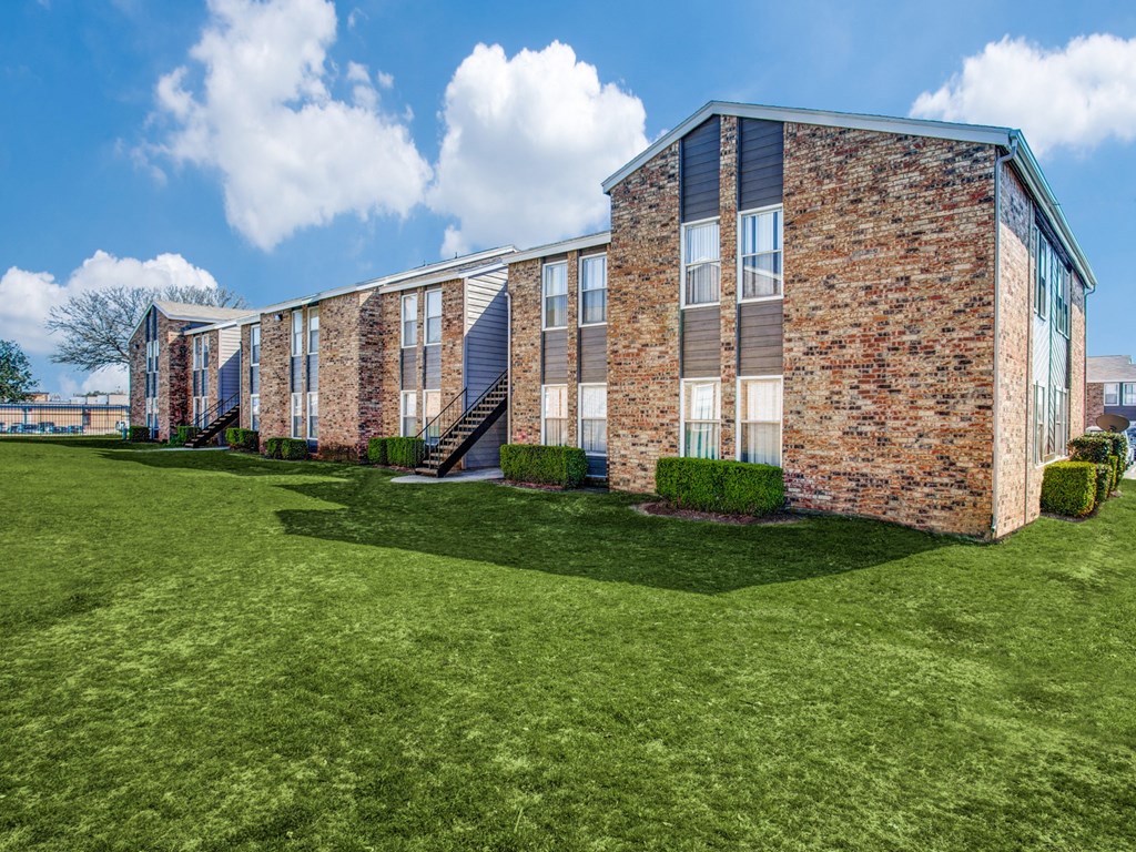 Outdoor community building at Monarch Pass apartments Fort Worth TX