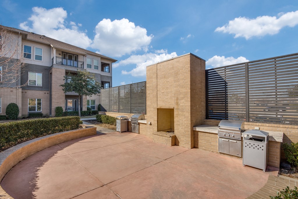 the preserve at cardinal heights apartments patio and barbecue area