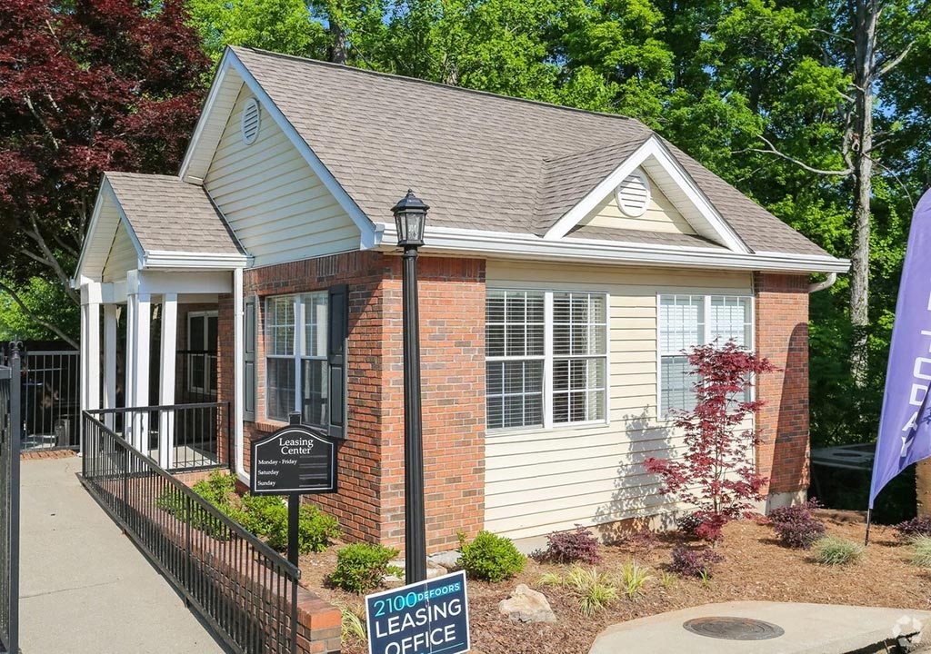 2100 Defoors Atlanta GA apartment photo of leasing office