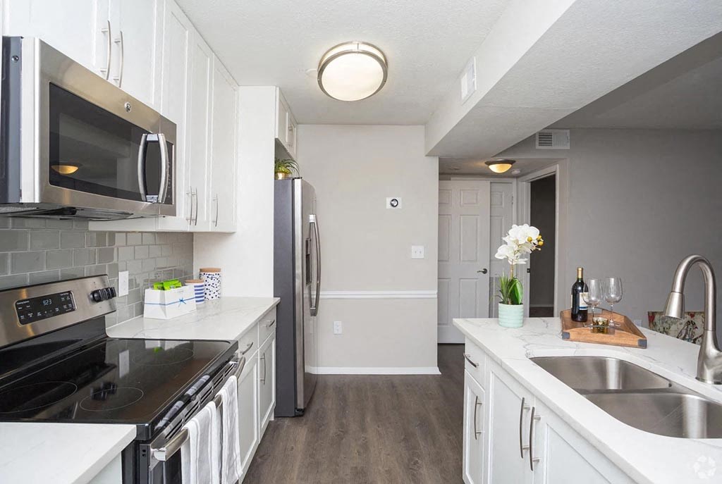 2100 Defoors apartments in Atlanta Georgia photo of kitchen