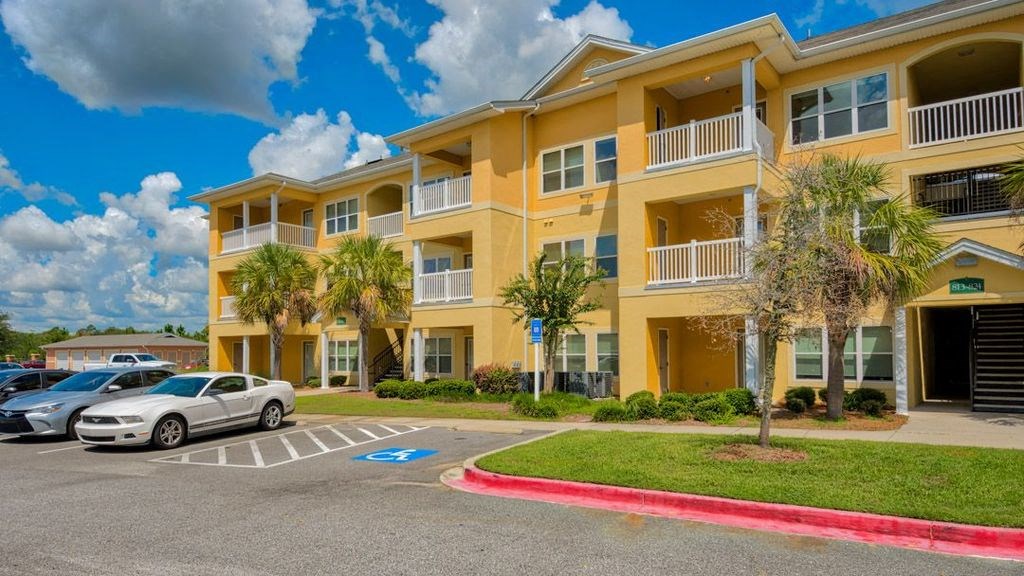 Pet-Friendly Apartments in Hinesville, GA – Tattersall Village - community bilding