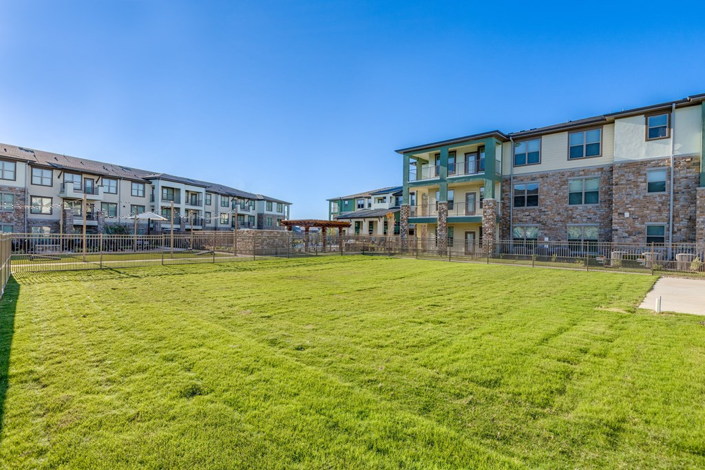 the preserve at ballantyne commons yard and apartments