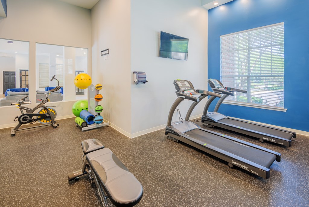 the gym at the preserve at polk apartments