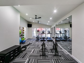6830 Champions Plaza Dr 1-2 Beds Apartment for Rent - Photo Gallery 5
