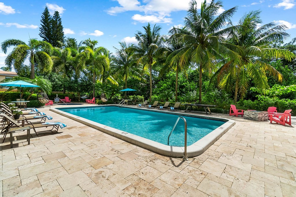 Wilton Tower apartments in Wilton Manors Florida photo of swimming pool