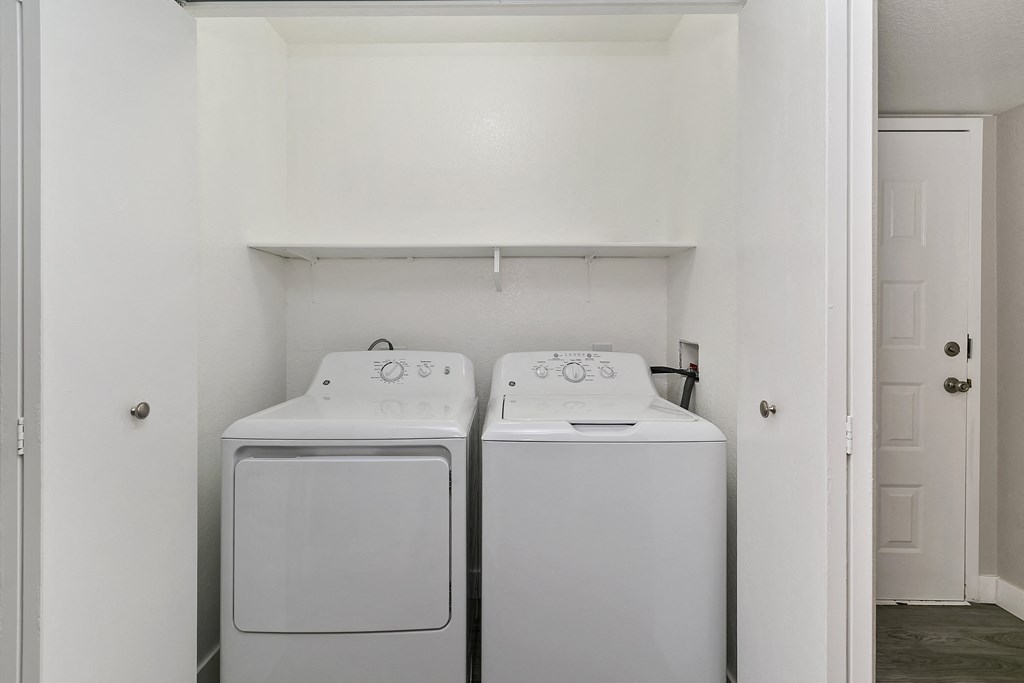 Ardella on Chagall in Moreno Valley California 92553 photo of washer and dryer