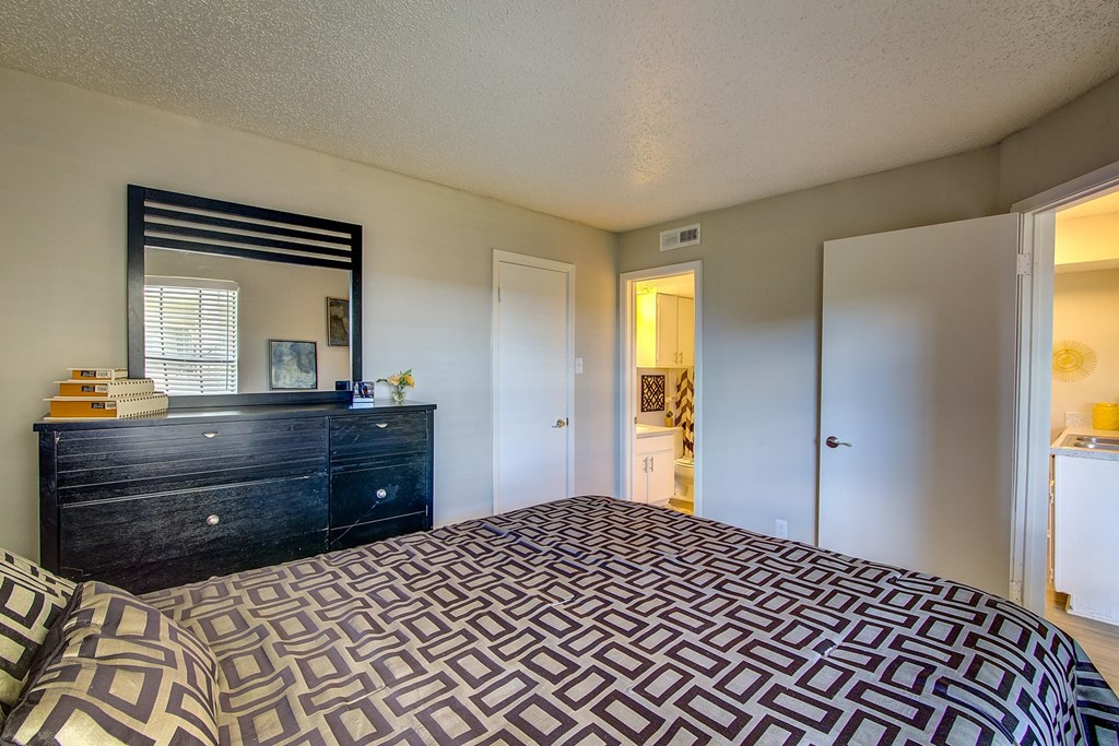 Canyon Grove apartments in Grand Prairie, TX