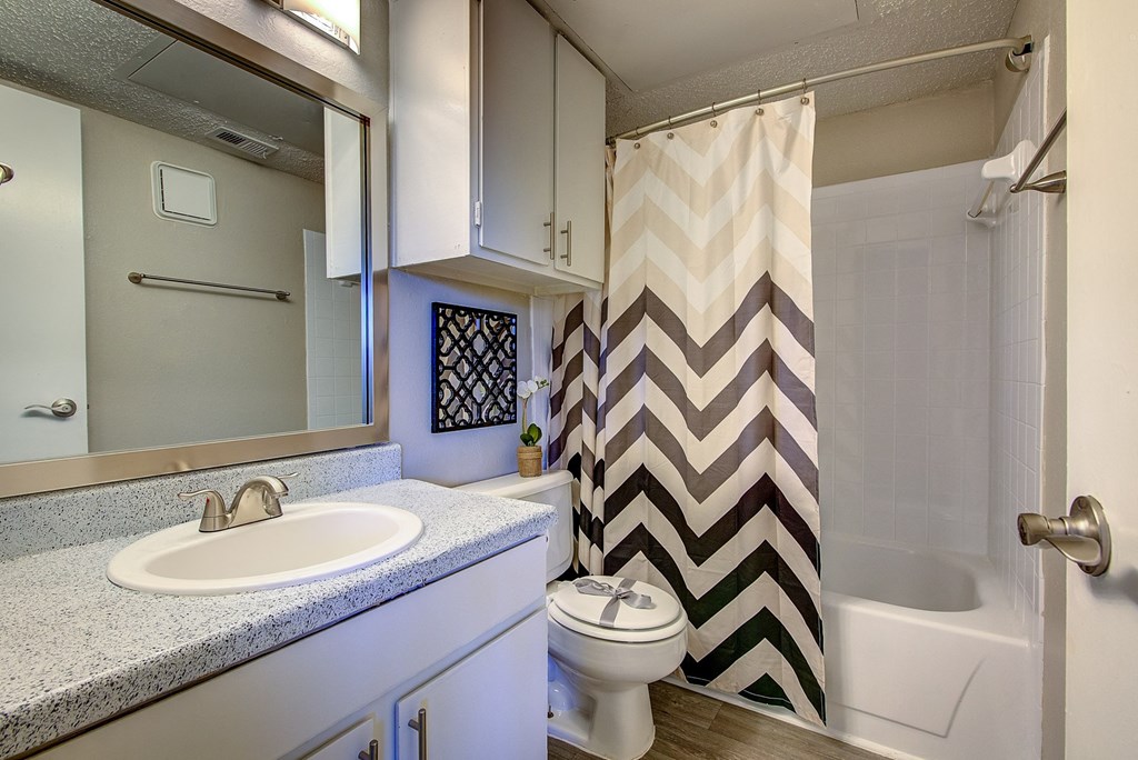 Canyon Grove apartments in Grand Prairie, TX