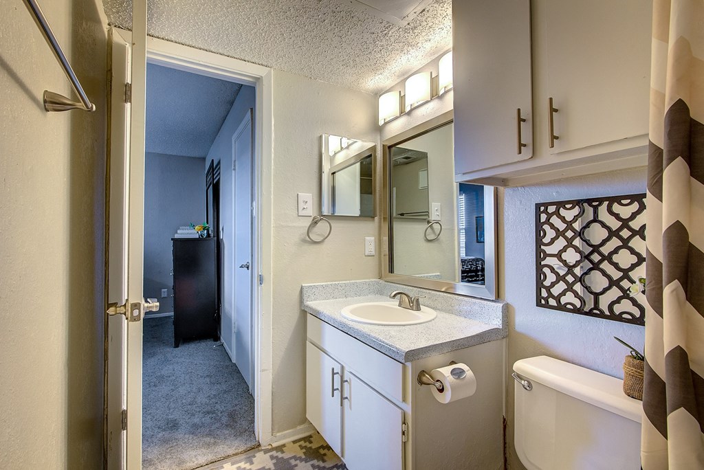 Canyon Grove apartments in Grand Prairie, TX