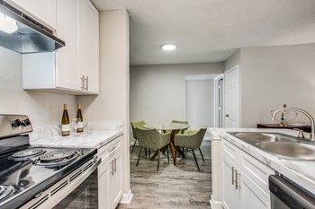 8440 Easton Commons 1-2 Beds Apartment for Rent - Photo Gallery 5