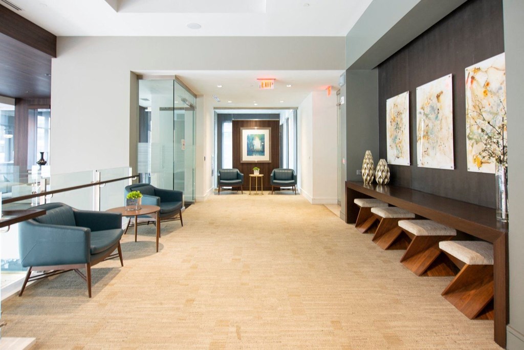 Atlanta Apartments - Arabelle Perimeter -hallway with chairs and artwork