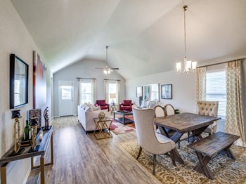 Resident Lounge Resident Lounge at Amber Pines at Fosters Ridge, Conroe, TX, 77384 - Photo Gallery 2