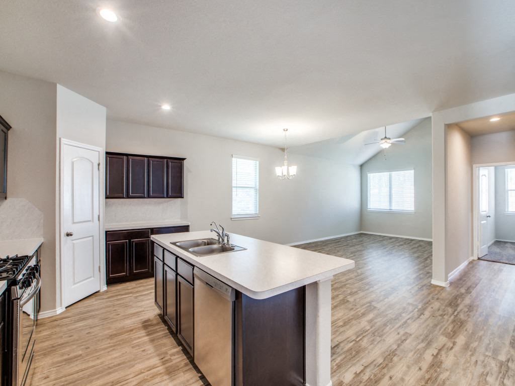 Modern Kitchen With Custom Cabinet at Amber Pines at Fosters Ridge, Conroe