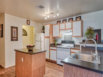 15501 Capitol Hill Blvd 2-3 Beds Apartment for Rent - Photo Gallery 12