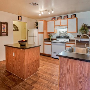 15501 Capitol Hill Blvd 2-3 Beds Apartment for Rent - Photo Gallery 15