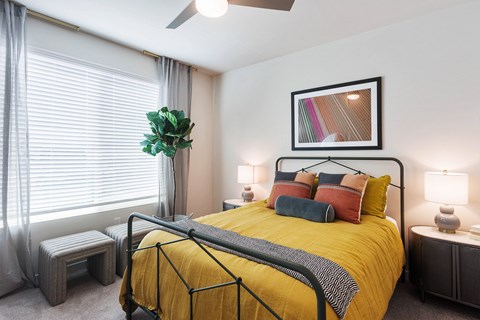 the preserve at ballantyne commons apartments bedroom with bed