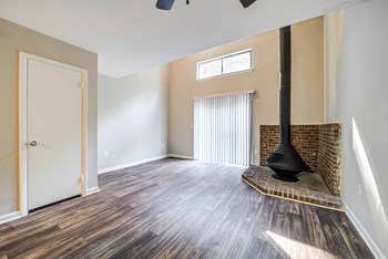 Renovated apartment with designer fireplace and wood plank flooring ( 1 bedroom townhome) - Photo Gallery 5