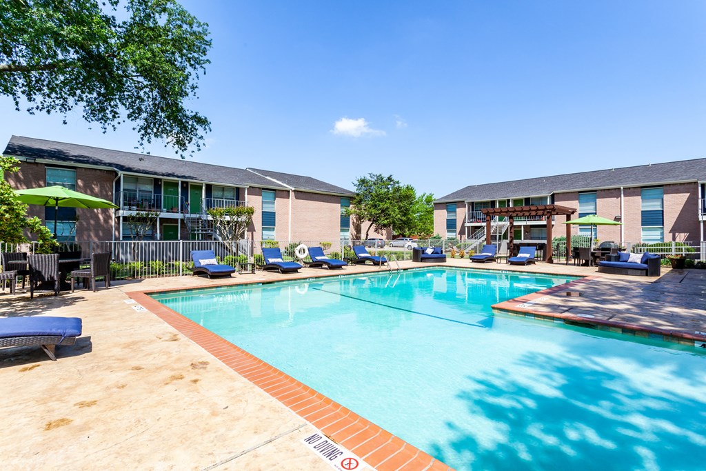 Artisan West resort-style pool – Houston apartments near Alief and Sharpstown