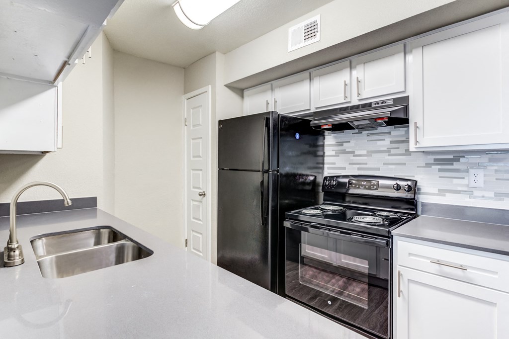 the preserve at ballantyne commons apartment kitchen with stainless steel appliances