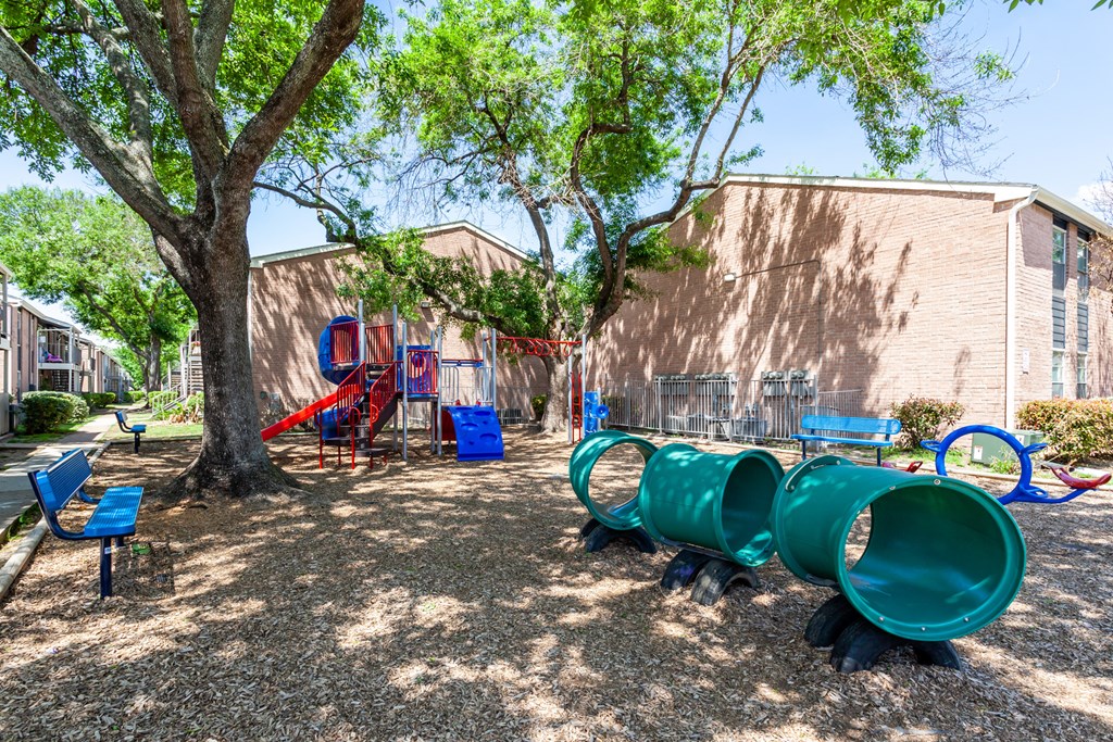 Pet-friendly community with leash-free pet park at Artisan West in Houston, Texas