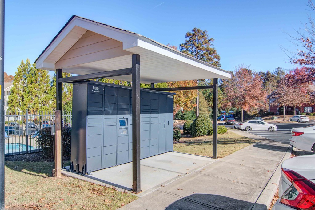 Ashford at Spring Lake apartments in Atlanta Georgia photo of amazon hub lockers