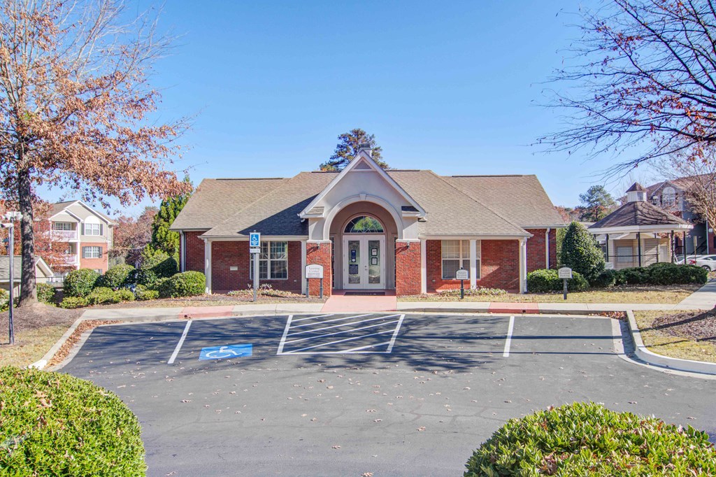 Ashford at Spring Lake apartments in Atlanta Georgia photo of leasing office