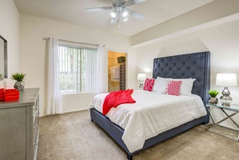 Bedroom with large window and ceiling fan - Photo Gallery 7