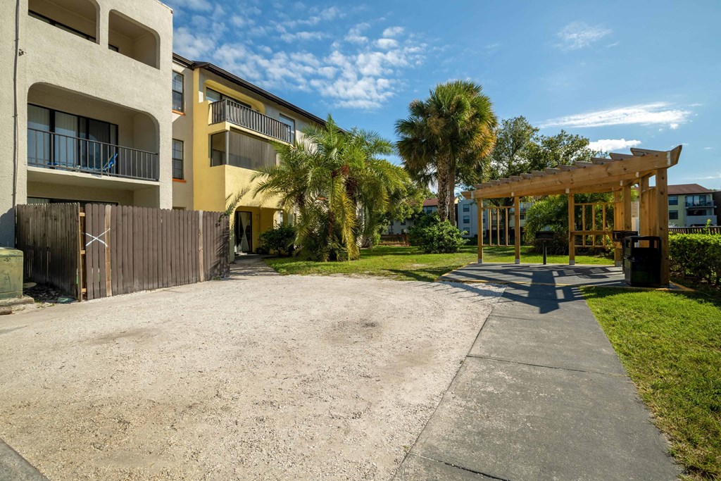 Belara Lakes Apartments in Tampa Florida photo of grill
