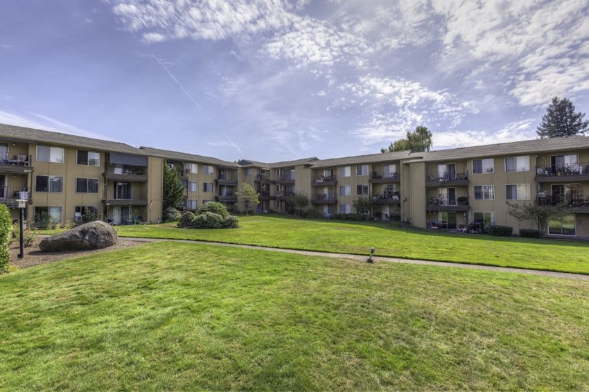 The Bluffs Apartments, 12601 SE River Road, Milwaukie, OR RentCafe