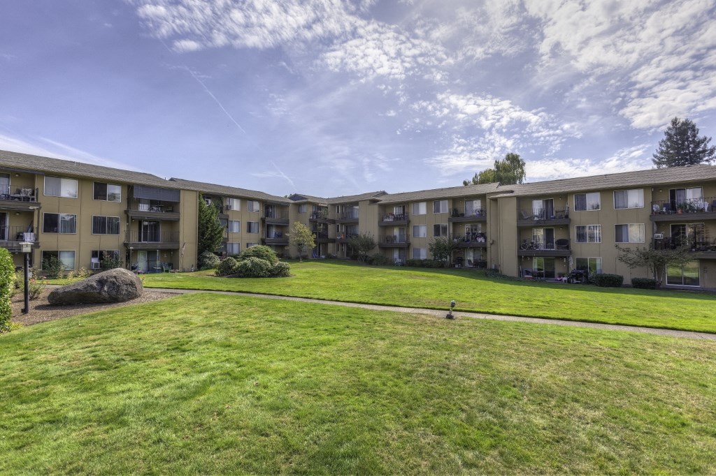 The Bluffs Apartments, 12601 SE River Road, Milwaukie, OR RentCafe