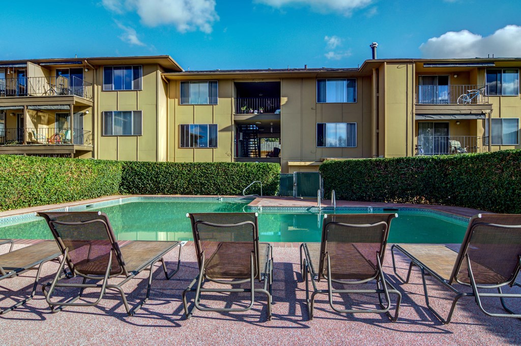 outdoor pool deck seating