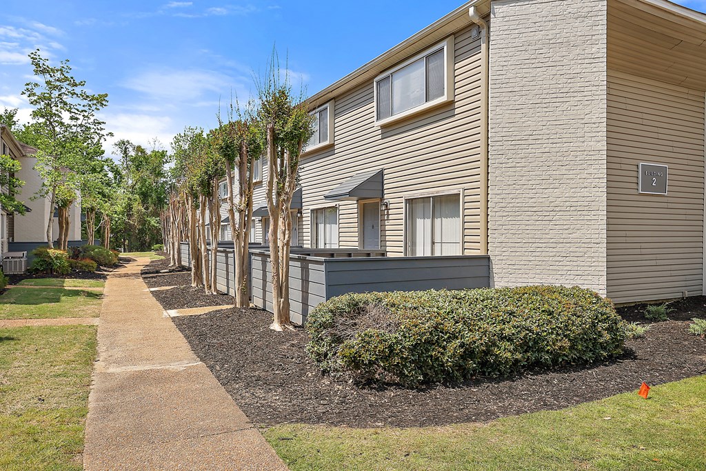 The Pearl at Highland Village Apartments in Jackson Mississippi photo of community building