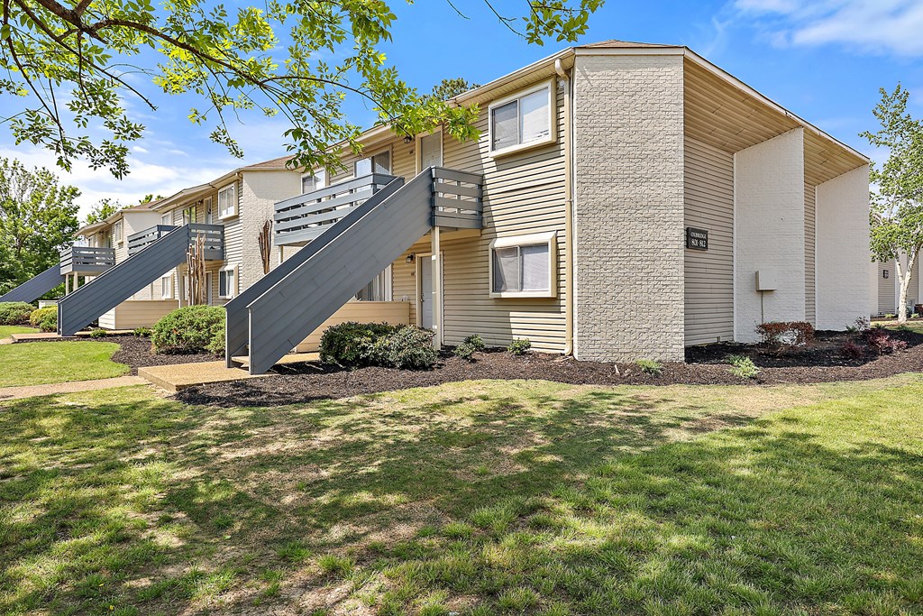 The Pearl at Highland Village Apartments in Jackson Mississippi photo of community building