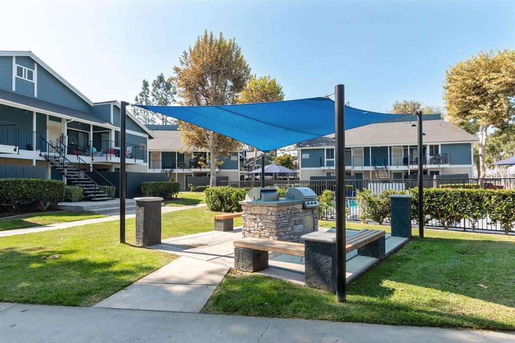 Riverside CA Apartments - Veranda Riverside - Outdoor Grill and Lounge Area