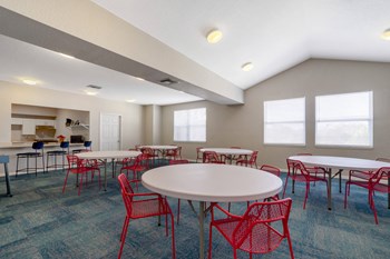 Lexington Club apartments in Clearwater, FL photo of sitting aea - Photo Gallery 17
