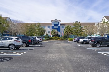 Lexington Club apartments in Clearwater, FL photo of parking area - Photo Gallery 22