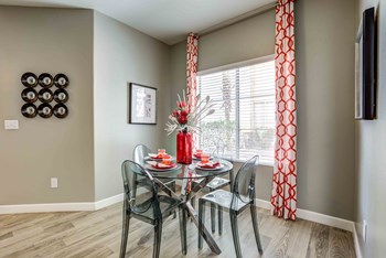 Dining Area - Photo Gallery 6