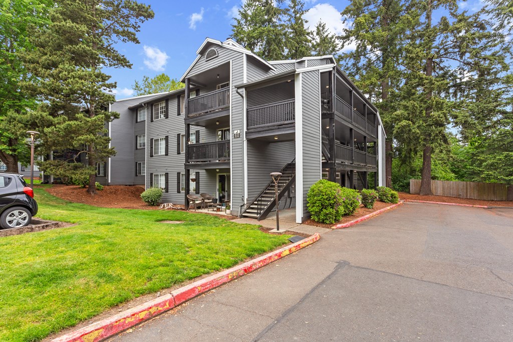 Exterior Landscape at Cedar Crest, Beaverton, 97078