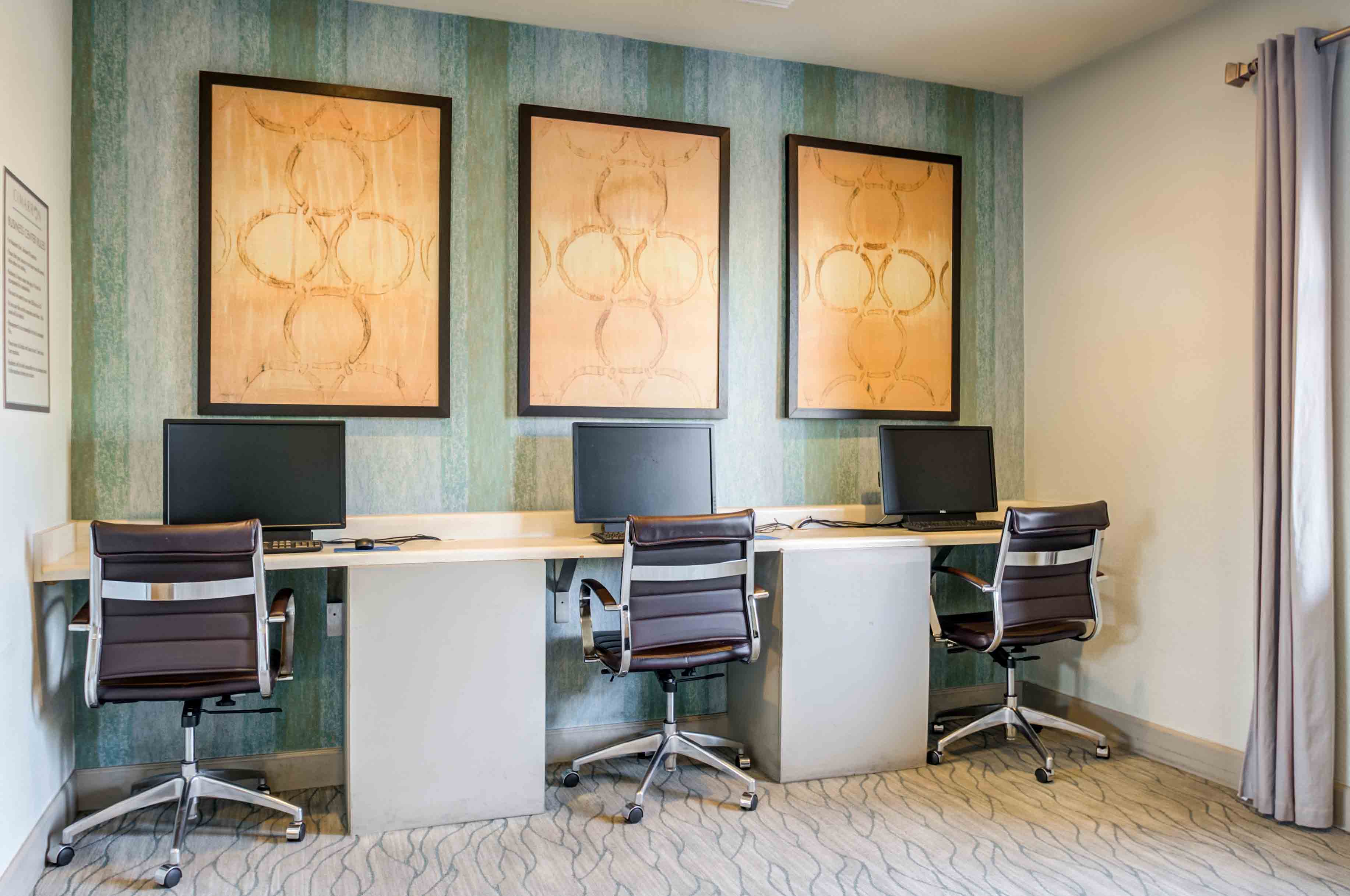 Business Center and Free Wi-Fi in Clubhouse