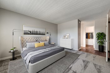 Apartments for Rent in Huntington Beach CA - Citron House - Spacious Bedroom with Plush Carpeting - Photo Gallery 4