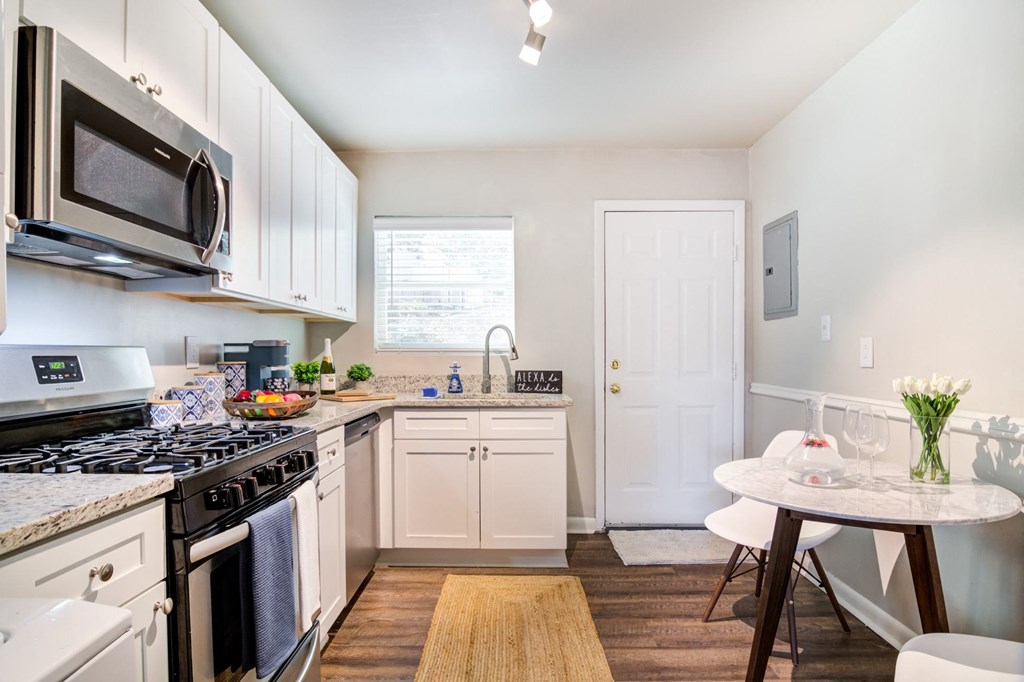 Collier Flats Apartment in Atlanta Georgia photo of modern kitchen