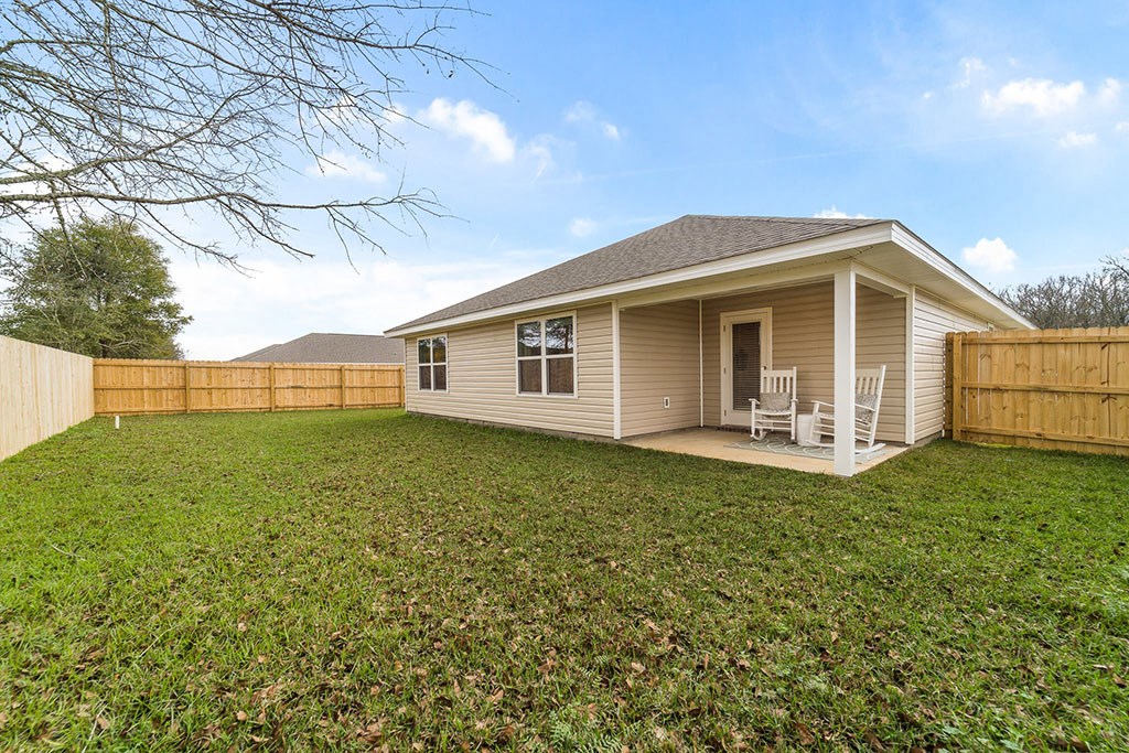 Courtyard With Green Space at Rock Ridge, Pensacola, FL, 32526