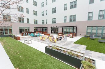 Courtyard Lounge at Cosmopolitan Apartments, Saint Paul