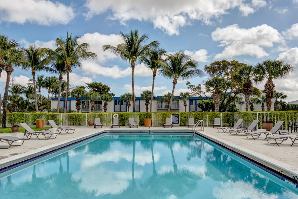the pool at the resort at longboat key club