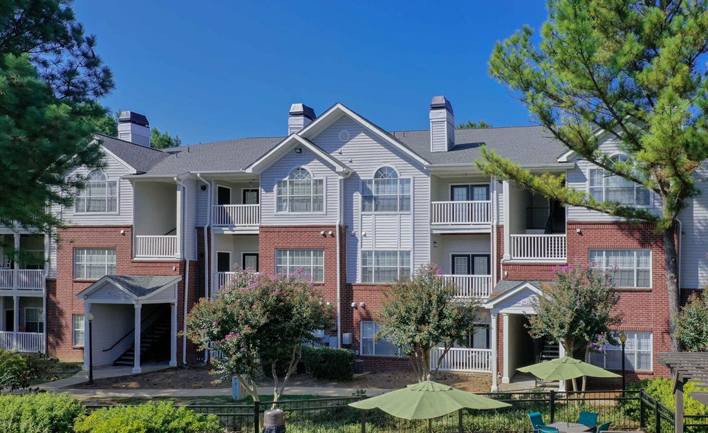 Enclave at Wolfchase Apartments in Cordova Tennessee photo of community building