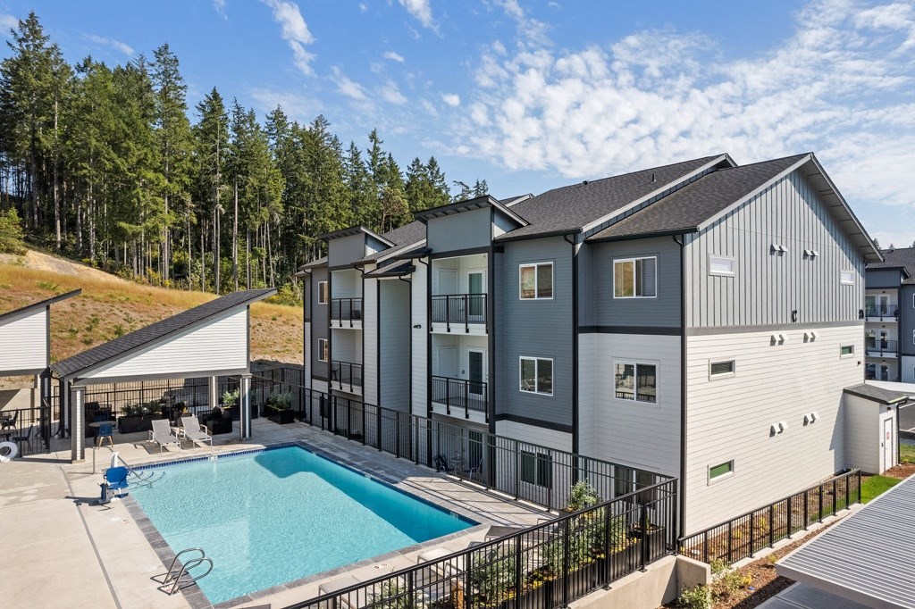 Belfair View apartments swimming pool,