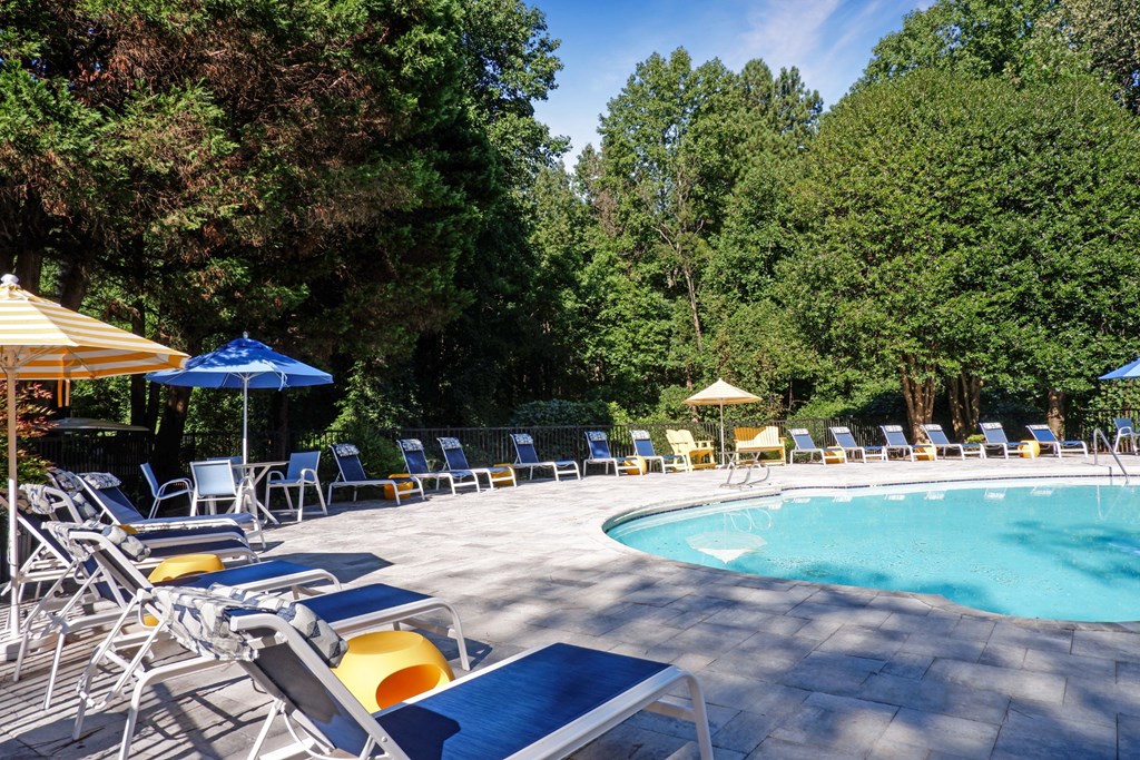 1 Park Central Apartments, Peachtree Corners, Georgia Sparkling pool
